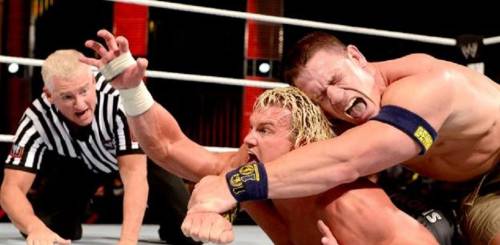 John Cena aplica el STF sobre Dolph Ziggler / WWE©
