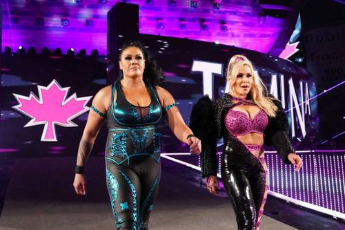 Tamina y Natalya en WrestleMania 37