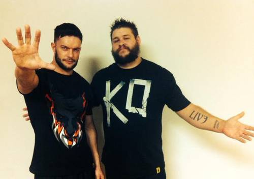 Finn Bálor junto a Kevin Owens - twitter.com/fightowensfight