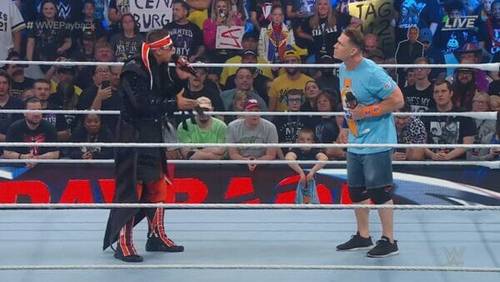 Dos luchadores en un ring de la WWE conversaron durante PAYBACK 2023.