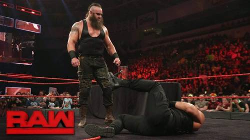 La caótica firma de contrato para la lucha entre Roman Reigns y Braun Strowman en WWE Fastlane 2017 (27/02/2017 - WWE Monday Night Raw) / YouTube.com/WWE