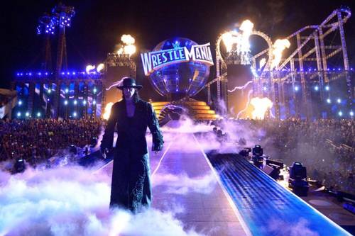 The Undertaker haciendo su entrada al ring en WrestleMania 33 - WWE