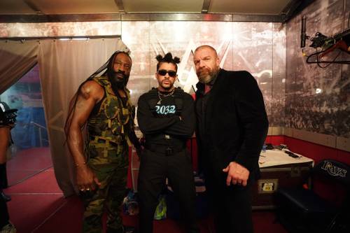 Booker T, Bad Bunny y Triple H en el PPV WWE Royal Rumble 2021 (31/01/2021) / WWE