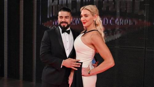 Andrade y Charlotte Flair