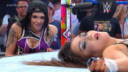 Cora Jade y Roxanne Perez - WWE NXT 12 de julio 2022
