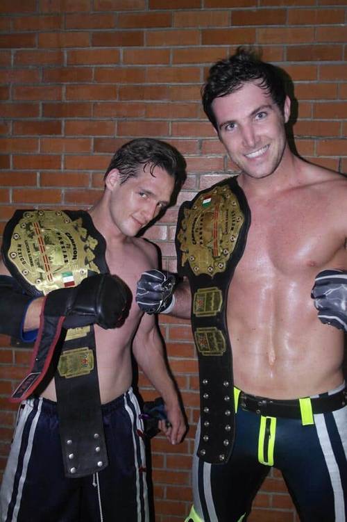 Jack Evans y Angélico se coronan como los nuevos Campeones en Parejas AAA en Héroes Inmortales VII / Gimnasio Miguel Hidalgo de Puebla - 18 de octubre de 2013 / Image by @luchalibreaaa