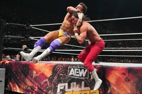 Superluchas - En el ring, dos luchadores, Dustin Rhodes y MJF, se enzarzan en una feroz pelea. Dusting Rhodes se enfurece al darse cuenta de que MJF ha creado su propia marca.