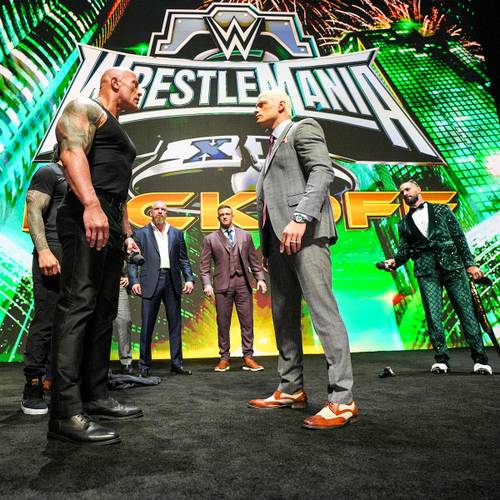 Roman Reigns, The Rock, Cody Rhodes y Seth Rollins en la conferencia de prensa de WrestleMania 40 - WWE