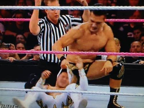 Alberto del Rio desenmascara a Sin Cara / wwe.com