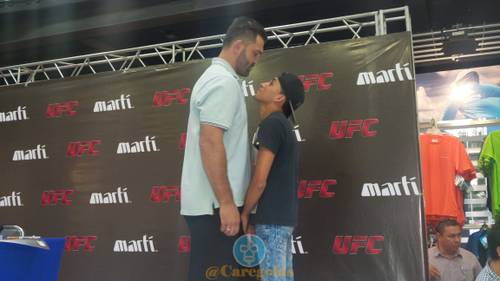 Andrei Arlovski Autografos UFC 188 / By Caregolas (5)