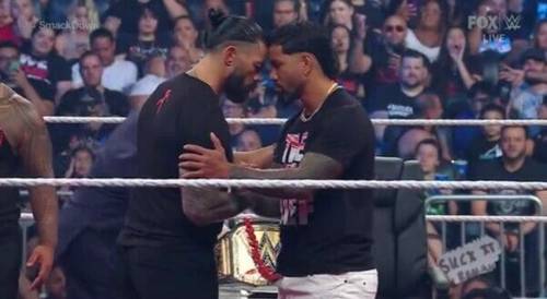 Jey Uso y Roman Reigns en WWE SmackDown 21 de julio 2023