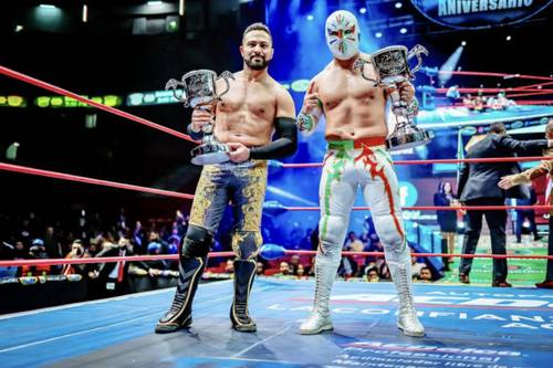 Rocky Romero y Mistico