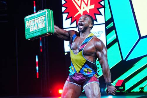 Big E como Mr. Money In The Bank 2021 en el Little Caears Arena en Detroit, Michigan (01/08/2021) / WWE