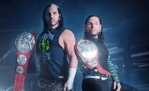Matt Hardy y Jeff Hardy como WWE Raw Tag Team Champions (Junio, 2017) / Photo by: Twitter.com/RebyHardy