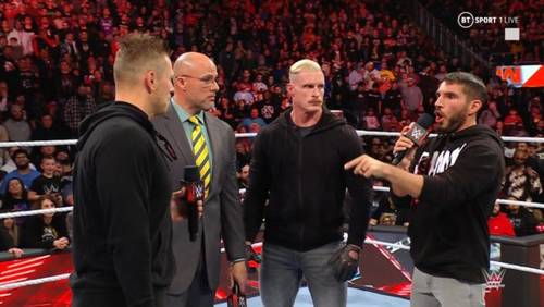 The Miz junto a Johnny Gargano y Dexter Lumis en WWE RAW 12 de diciembre 2022