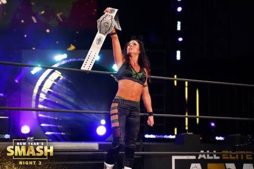 Serena Deeb en el episodio de AEW Dynamite del 13 de enero de 2021 - AEW