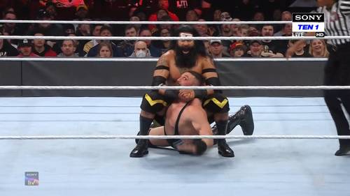 Veer Mahaan destrozando a su oponente - WWE Raw 9 de mayo 2022