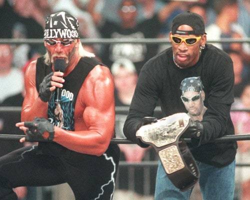 6/15/97--Hollywood Hulk Hogan y Dennis Rodman antes de su lucha ante The Giant y Lex Luther. Photo by Tom Cruze.