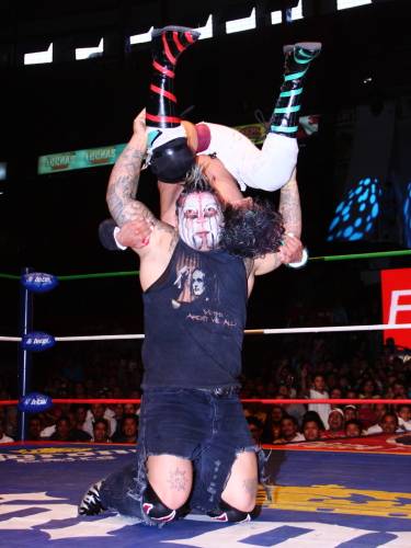 Demus 3:16 contra Pequeño Warrior (Cabellera vs. Cabellera) / 18 de sept. de 2011 - Arena México / Imagen by cmll.com