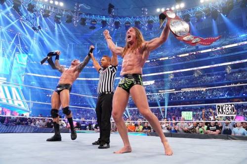 Randy Orton y Riddle retienen el Campeonato de Parejas Raw en WrestleMania 38