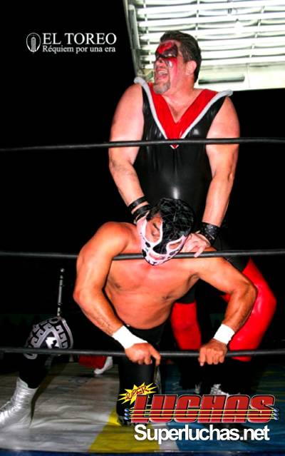 El Gigante Warrior reapareció en la escena mexicana en abril del 2009, Warrior fue el sorpresivo &quote;Enemigo del Pasado&quote; que llegó para volver por Canek / Photo by Rostro Oculto