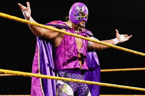 Santos Escobar como Hijo del Fantasma en WWE WWE
