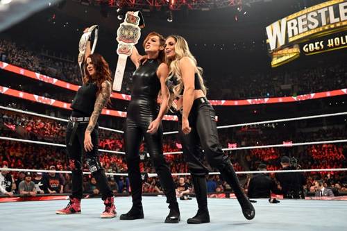 Trish Stratus Lita y Becky Lynch en WWE Raw en 2023