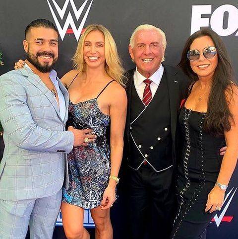Andrade, Charlotte Flair, Ric Flair y Wendy Barlow