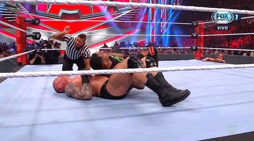 Randy Orton y Montez Ford - WWE Raw 28 de febrero 2022