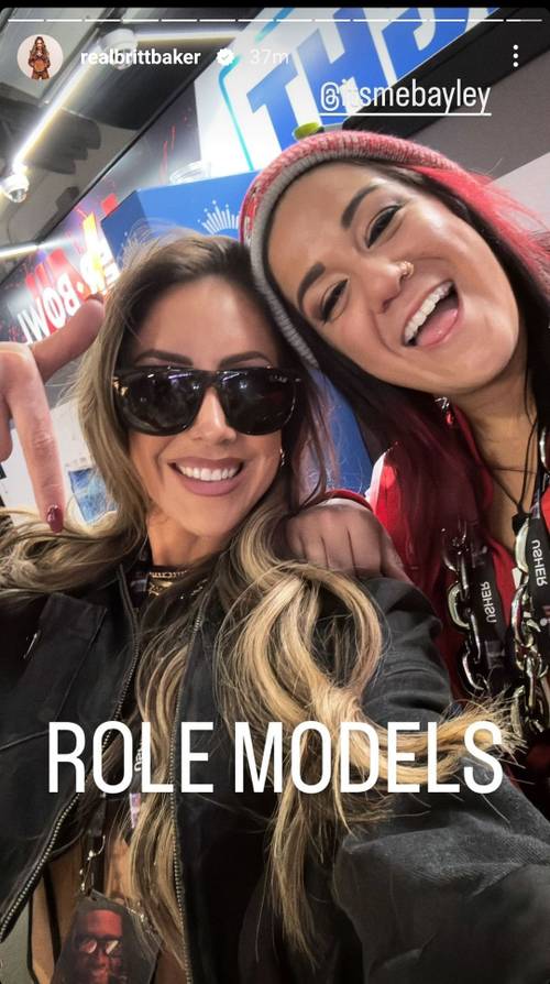 Britt Baker y Bayley en el Super Bowl 2024