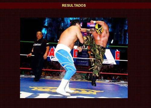Blue Panther vs. Comandante Pierroth (en su presentación en el CMLL) / Arena México - 10 de mayo de 2013 / Captura de pantalla por Dement X-treMEX 187 - www.cmll.com