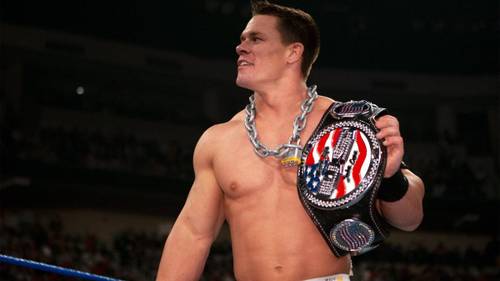 John Cena con su Campeonato de Estados Unidos giratorio