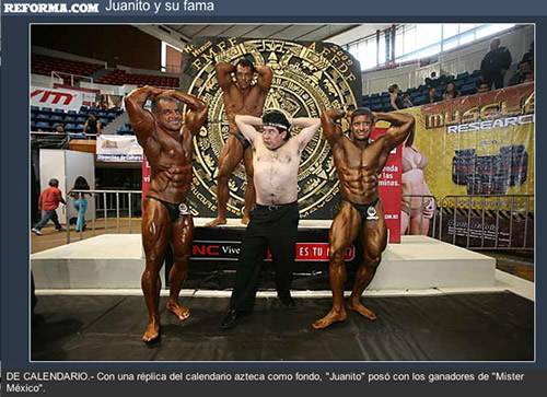 Imagen publicada por Reforma.com de &quote;Juanito&quote; (Rafael Acosta) en el 57 campeonato Mister México (27 septiembre 2009)