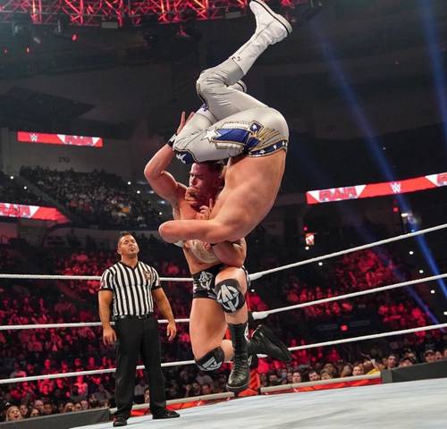 Cody Rhodes vs. Austin Theory en WWE Raw (9/2/22)