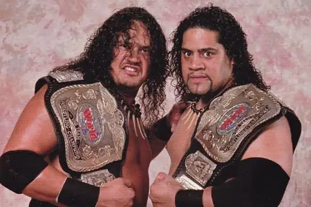 The Headshrinkers (Samu y Fatu o Rikishi) como Campeones Mundiales de Parejas WWF / WWE