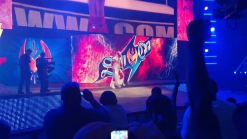 Sin Cara Regresa con nuevo Atuendo a las grabaciones de SmackDown (29/5/12) / Twitter.com/Kaptain_Skips