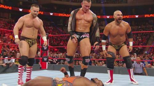 The Revival y Randy Orton se deshacen de The New Day.