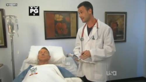 Freddie Prinze, Jr. como Doctor de Vince McMahon en RAW