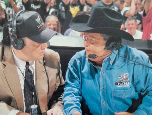 Paul Heyman y Jim Ross en WWE en 2001