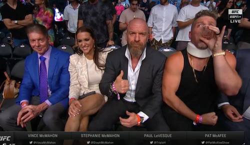 Vince McMahon, Stephanie McMahon, Triple H y Pat McAfee en UFC 276 (02/07/2022) / UFC / WWE