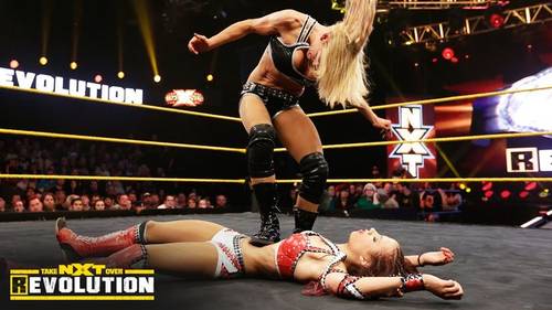 Charlotte Flair vs Sasha Banks en NXT TakeOver R Evolution
