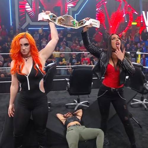 Toxic Attraction luego de atacar a Roxanne Perez en WWE NXT