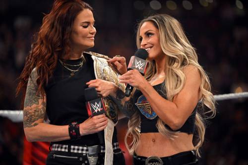 Trish Stratus junto a Lita en Raw