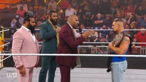 Bron Breakker con Jinder Mahal e Indus Sher en WWE NXT 14 de febrero 2023