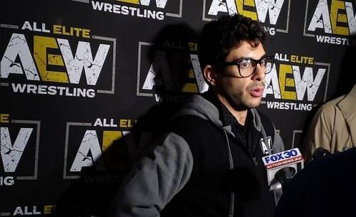 Tony Khan ayer atendiendo a los medios tras la presentación al mundo de AEW - Daily Wrestling News