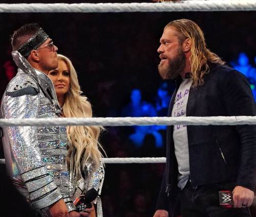 Edge y The Miz (con Maryse) cara a cara en Raw (29/11/2021)