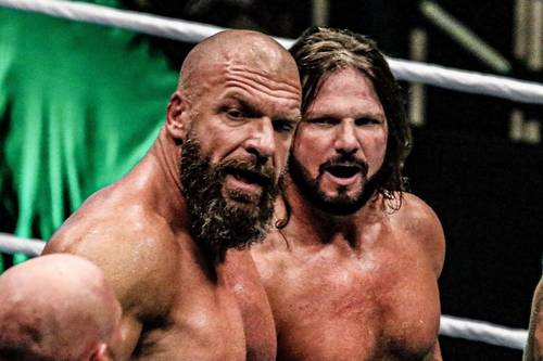 Triple H y AJ Styles en un house show de WWE en Japón en 2019