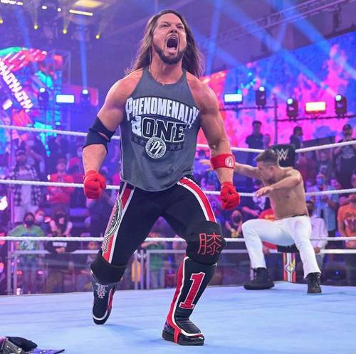 AJ Styles rivalizando con Grayson Waller en NXT 2.0