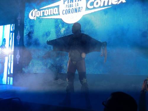 Texano Jr. en su primera aparición como Megacampeón AAA / Centro Banamex, D.F. – 9 de dic. de 2012 / Imagen by Lucha Libre Triple A en Facebook