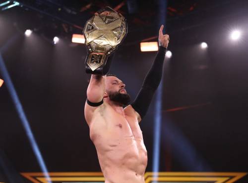 Finn Bálor coronándose Campeón NXT en el episodio de NXT del 8 de septiembre de 2020